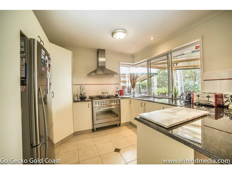 8 FORFAR COURT, Highland Park QLD 4211