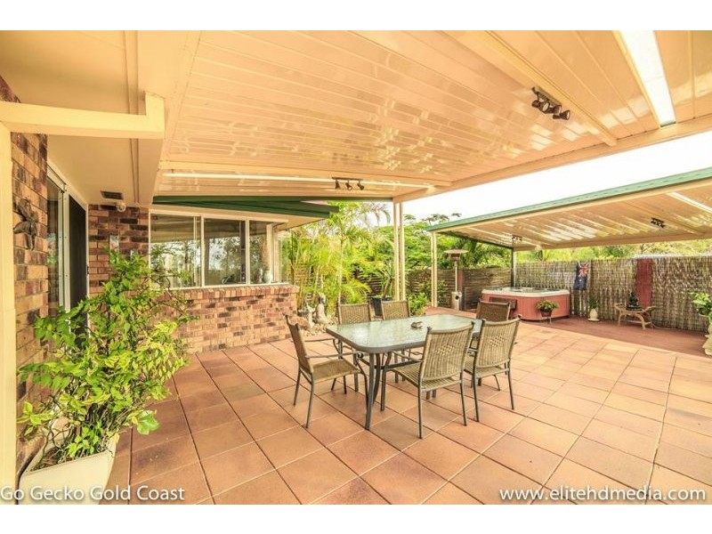 8 FORFAR COURT, Highland Park QLD 4211