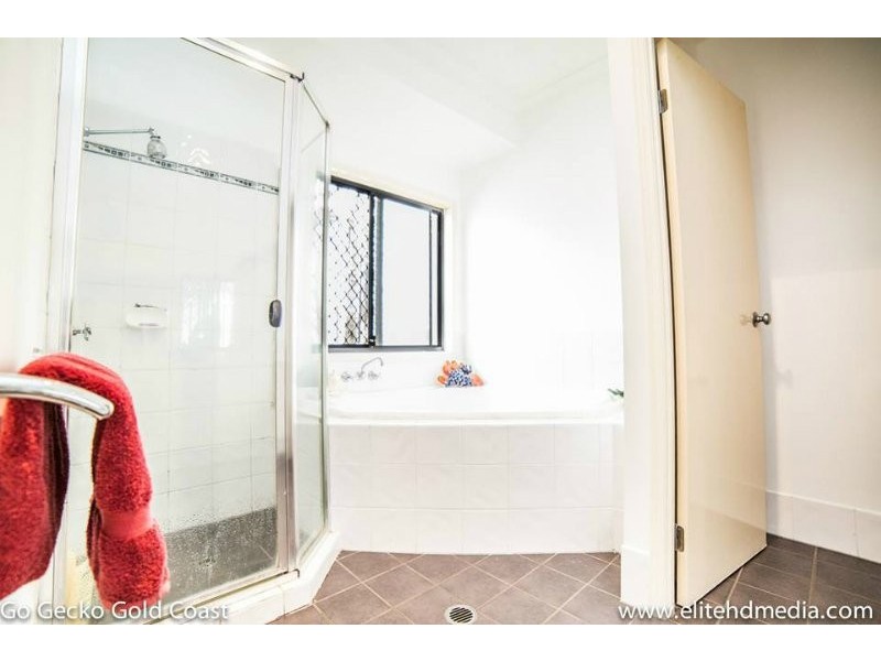 37 Lantau Crescent, Varsity Lakes QLD 4227