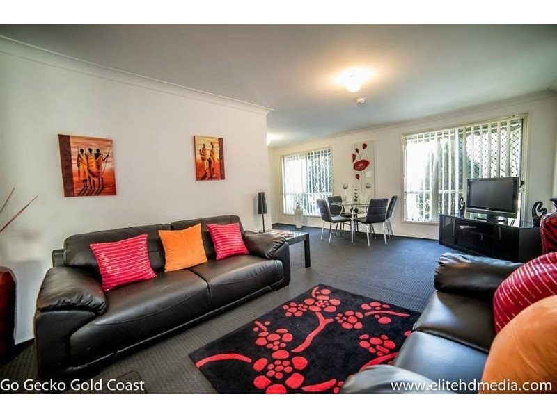 11 Kilmuir St, Highland Park QLD 4211