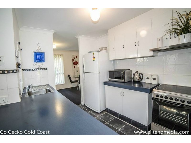 11 Kilmuir St, Highland Park QLD 4211