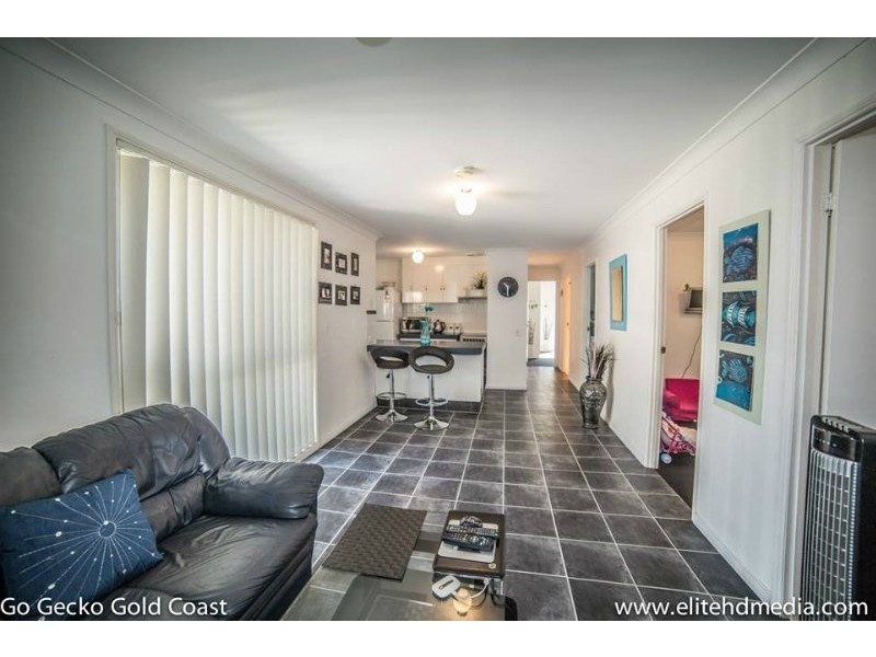 11 Kilmuir St, Highland Park QLD 4211