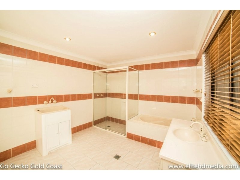 2/6 Soldierbird Place, Carrara QLD 4211