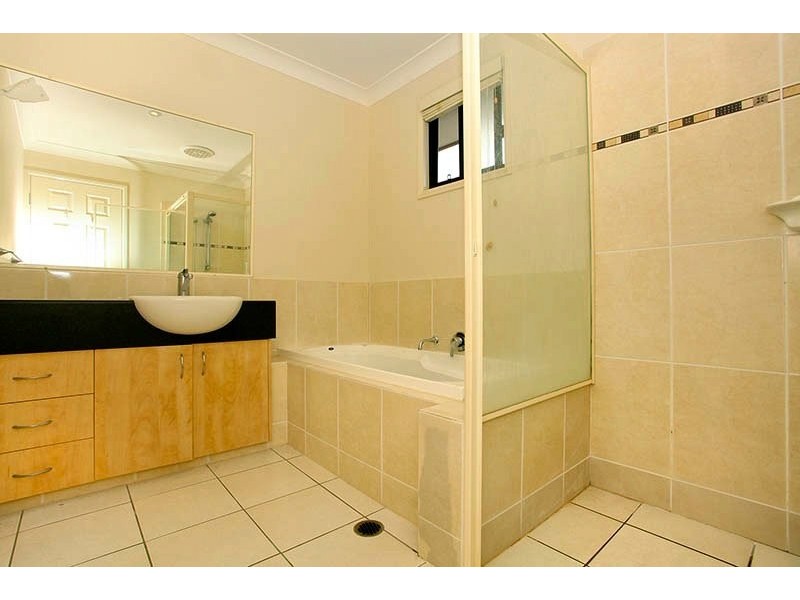 2/145 Gemvale Road, Mudgeeraba QLD 4213