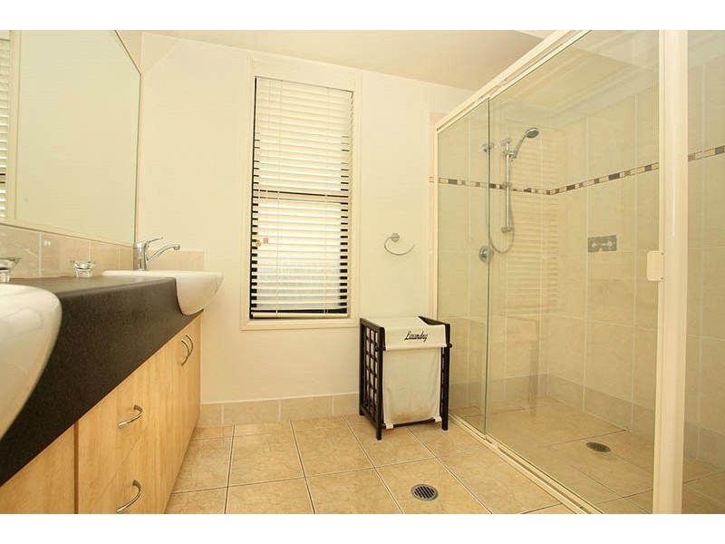 2/145 Gemvale Road, Mudgeeraba QLD 4213