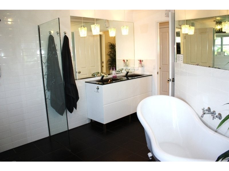 3 Waterwood Crt, Arundel QLD 4214