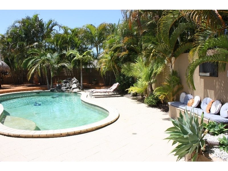 3 Waterwood Crt, Arundel QLD 4214