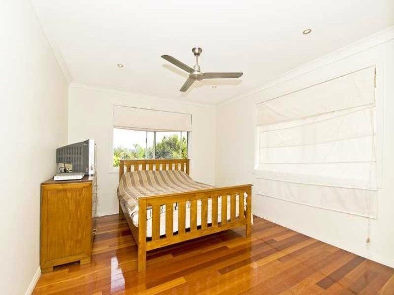 8/4 Nalla crt, Palm Beach QLD 4221