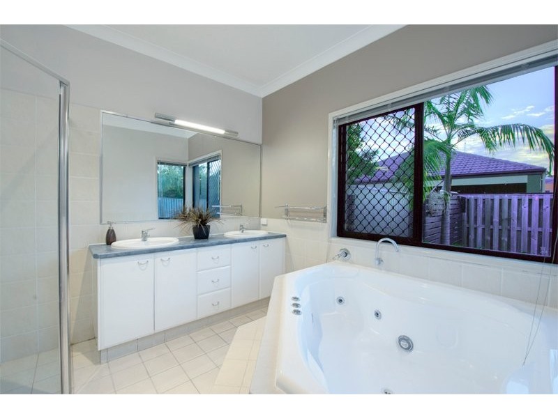 39 North Shore Ave, Varsity Lakes QLD 4227