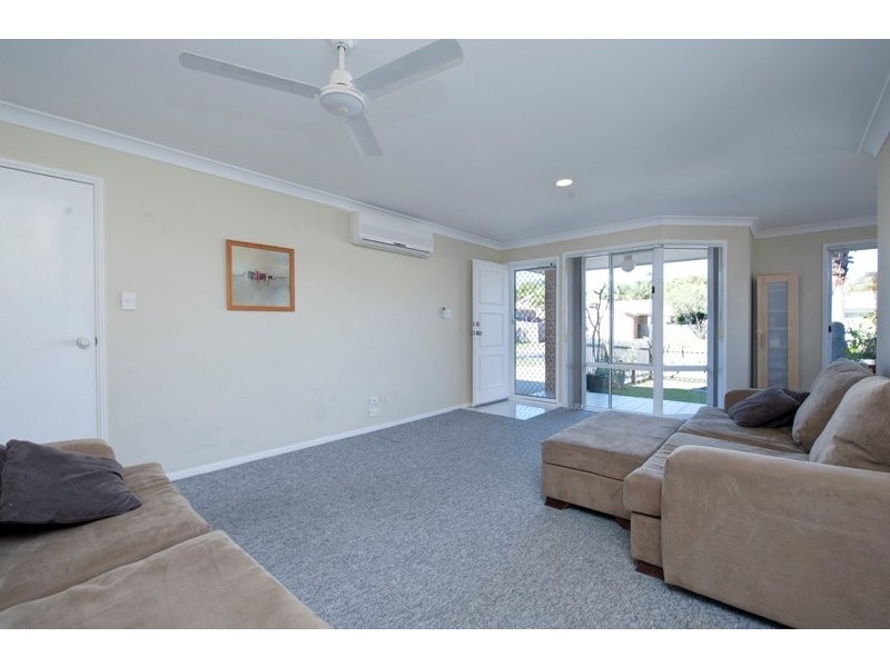 1/7 Jannie Crt, Labrador QLD 4215