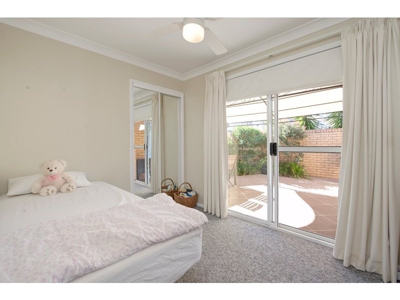 1/7 Jannie Crt, Labrador QLD 4215