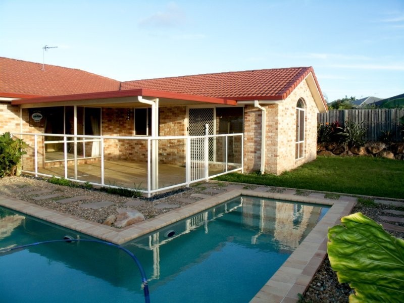 16 Beerwah St, Pacific Pines QLD 4211