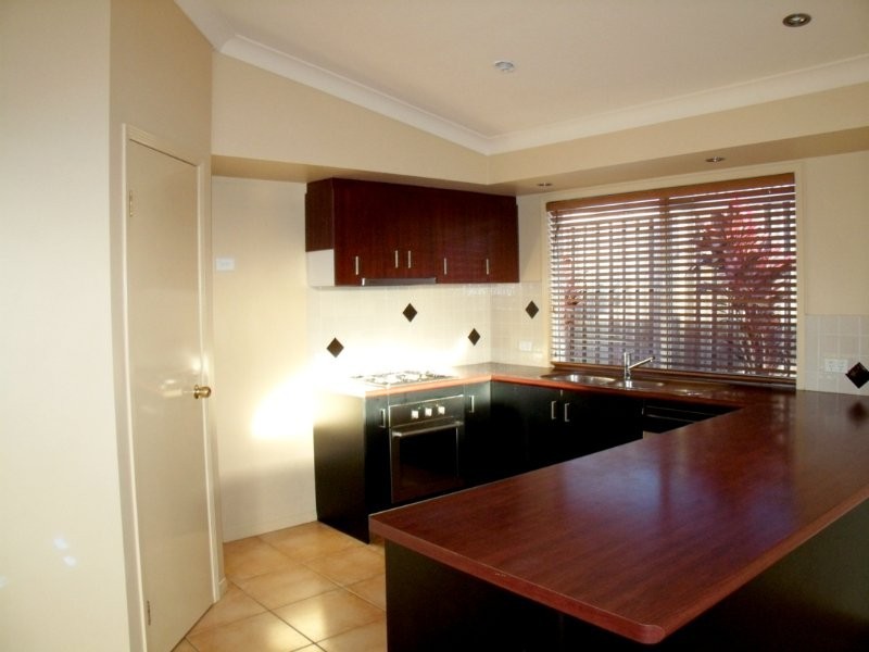 16 Beerwah St, Pacific Pines QLD 4211