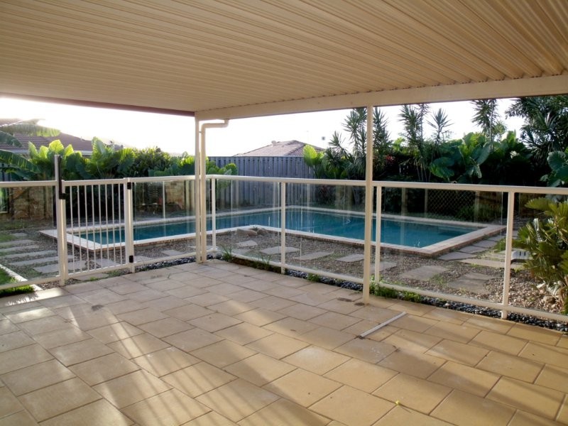 16 Beerwah St, Pacific Pines QLD 4211