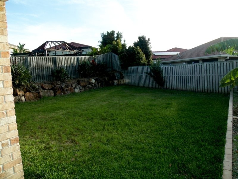 16 Beerwah St, Pacific Pines QLD 4211