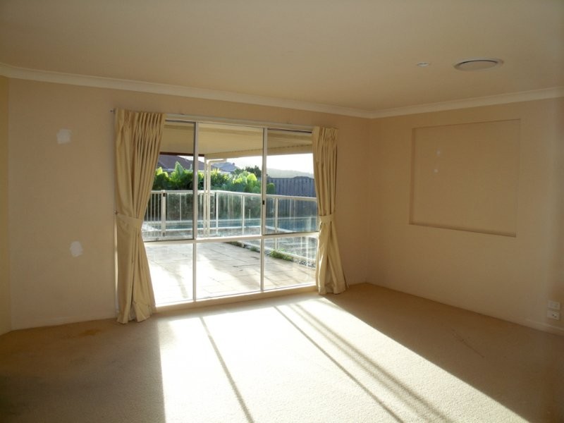 16 Beerwah St, Pacific Pines QLD 4211