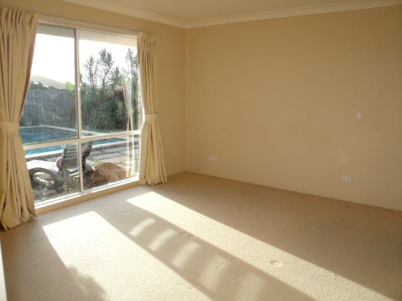 16 Beerwah St, Pacific Pines QLD 4211