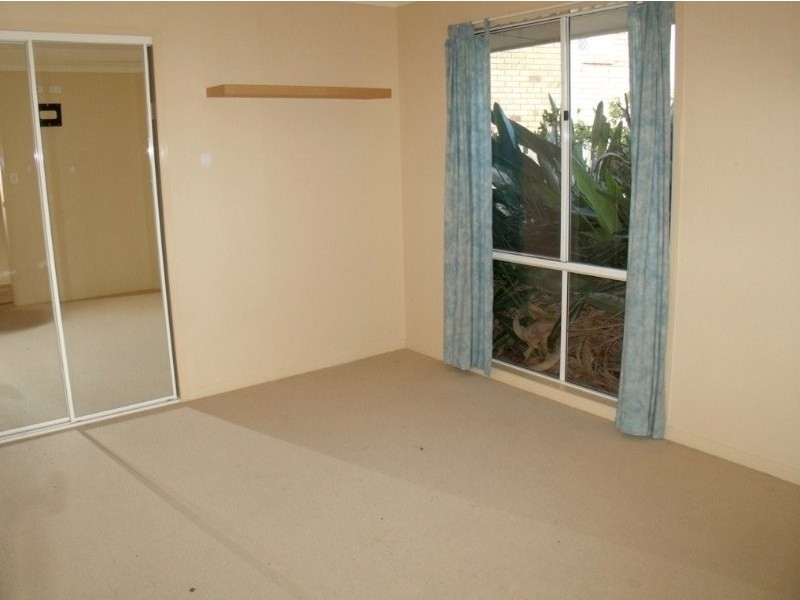 16 Beerwah St, Pacific Pines QLD 4211