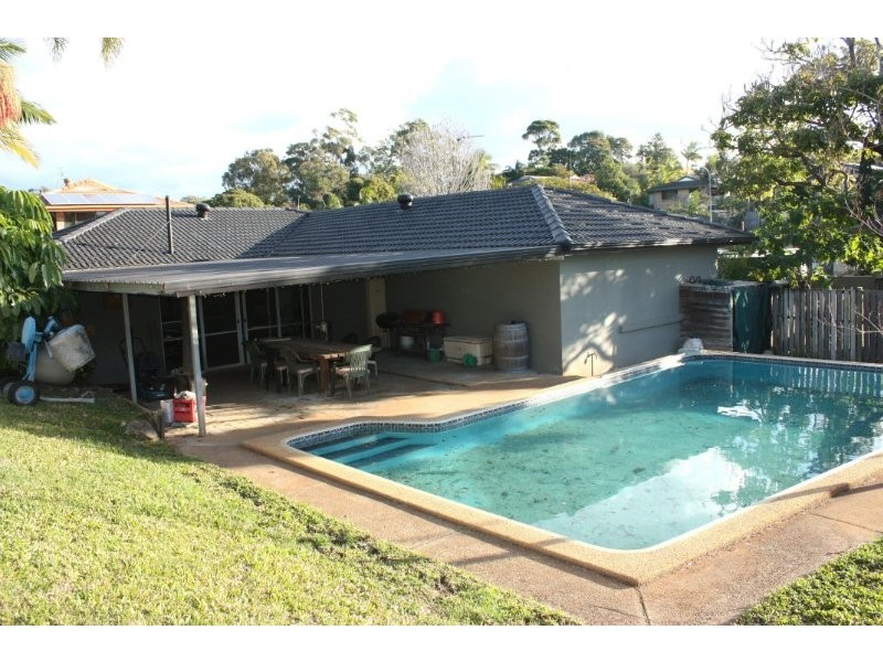 9 Patura Drive, Ashmore QLD 4214