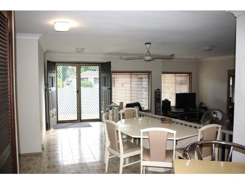 9 Patura Drive, Ashmore QLD 4214