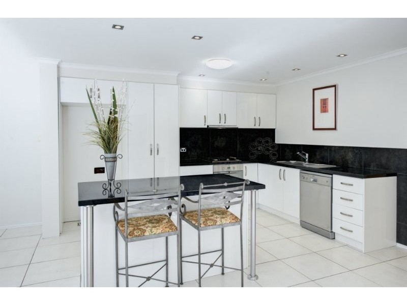 6 Jerrob Court, Carrara QLD 4211