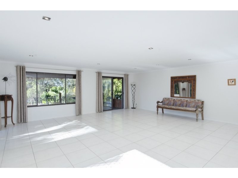 6 Jerrob Court, Carrara QLD 4211