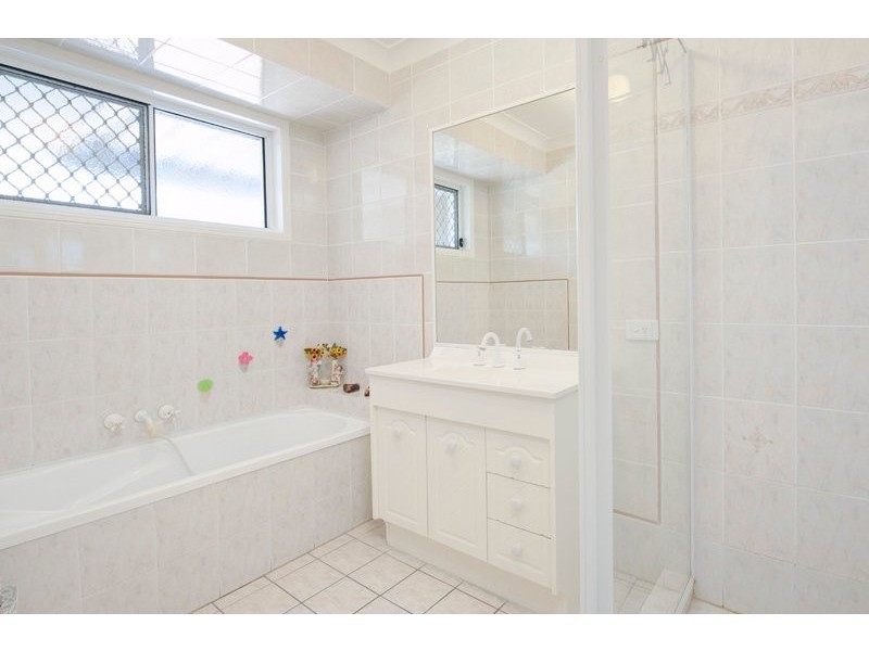 24 Wiltshire Drive, Mudgeeraba QLD 4213