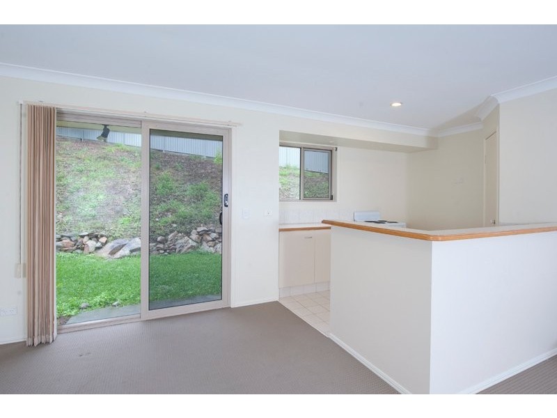 2/100 Explorers Way, Highland Park QLD 4211