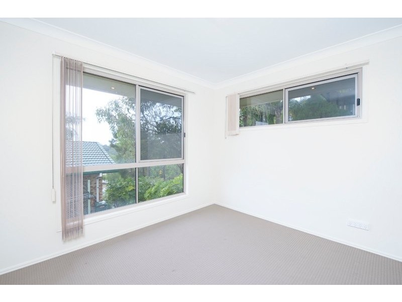 2/100 Explorers Way, Highland Park QLD 4211