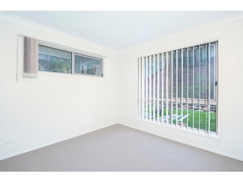2/100 Explorers Way, Highland Park QLD 4211