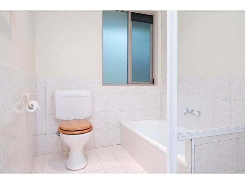 2/100 Explorers Way, Highland Park QLD 4211
