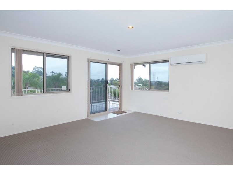 2/100 Explorers Way, Highland Park QLD 4211