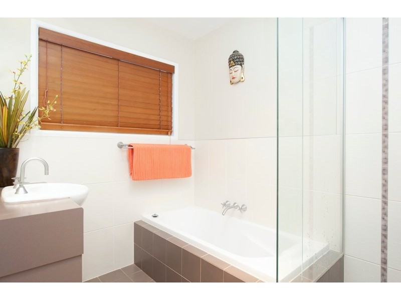 94 Heeb Street, Benowa QLD 4217