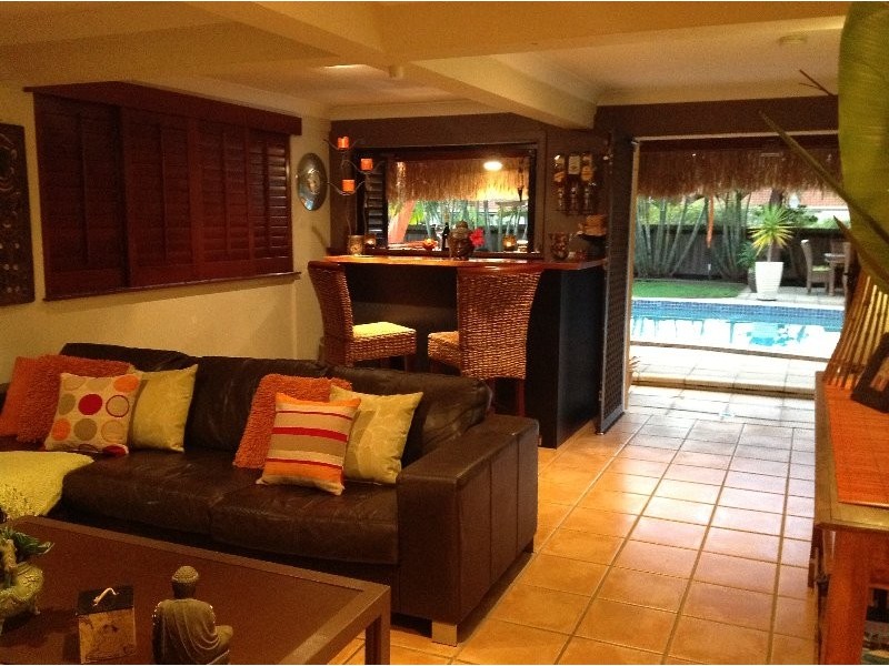 94 Heeb Street, Benowa QLD 4217