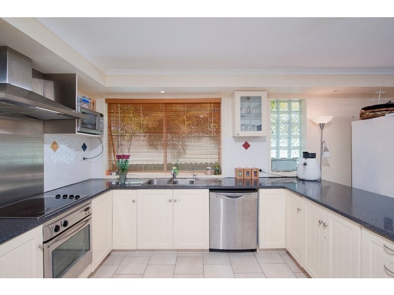 10 Eingana Street, Hope Island QLD 4212