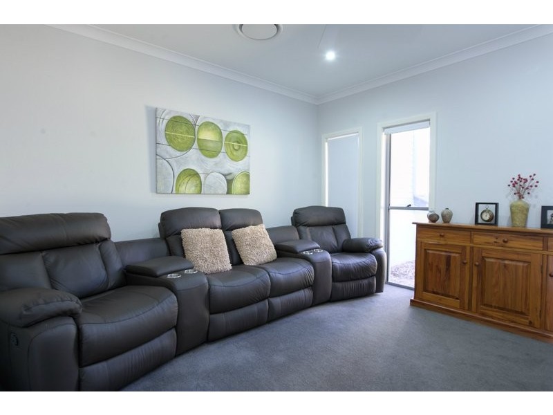 13 Bush Knoll Place, Mount Nathan QLD 4211