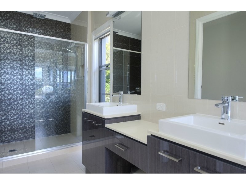 13 Bush Knoll Place, Mount Nathan QLD 4211