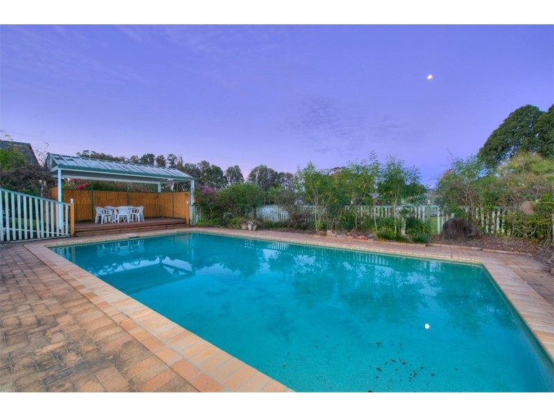 11 Lakeview Drive, Carrara QLD 4211