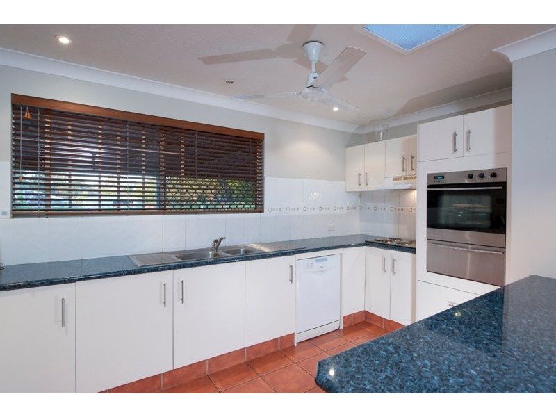 11 Lakeview Drive, Carrara QLD 4211