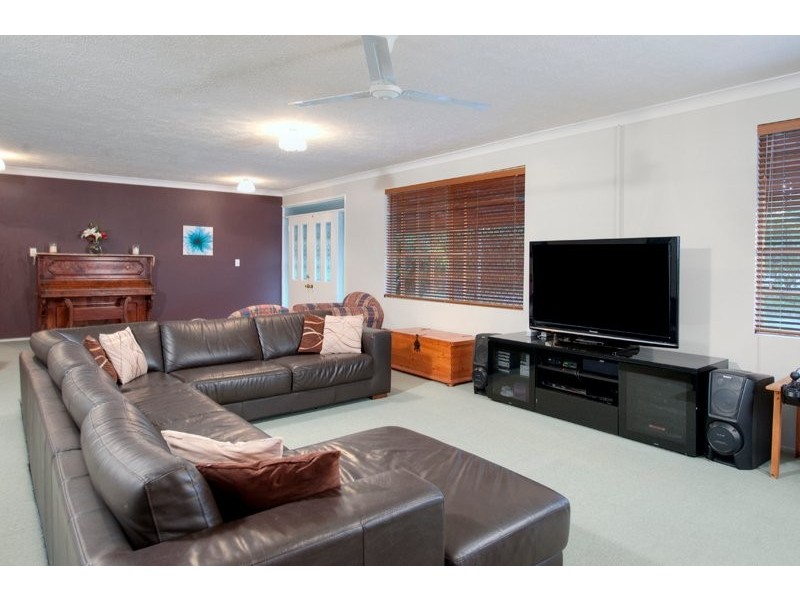 11 Lakeview Drive, Carrara QLD 4211