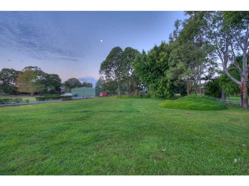 11 Lakeview Drive, Carrara QLD 4211