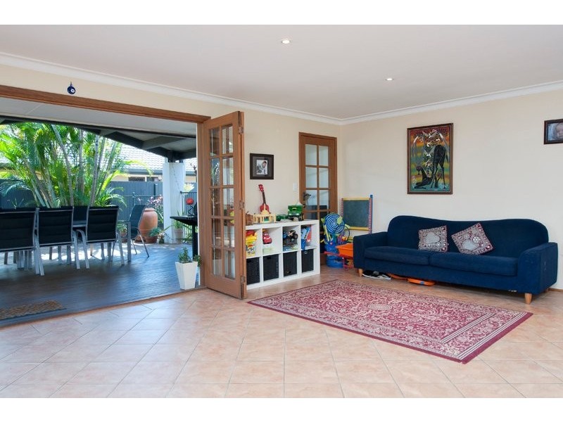 9 Mardella Court, Mermaid Waters QLD 4218