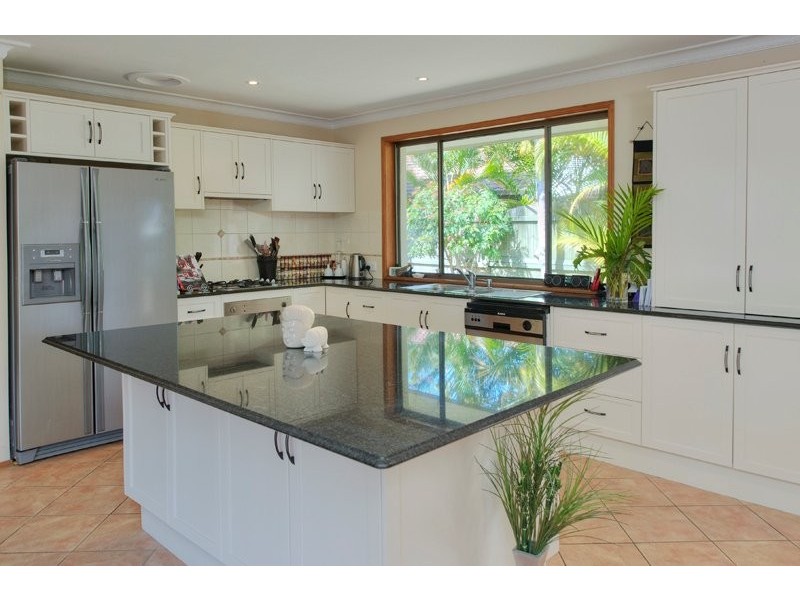 9 Mardella Court, Mermaid Waters QLD 4218