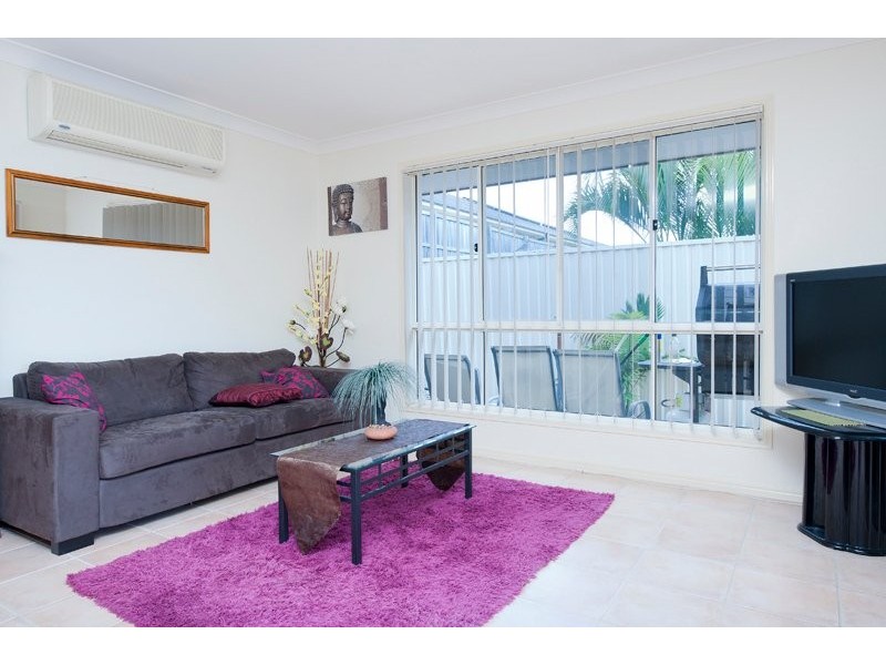 7 Buffalo Cres, Pacific Pines QLD 4211