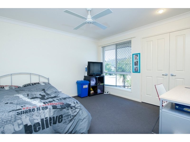 7 Buffalo Cres, Pacific Pines QLD 4211