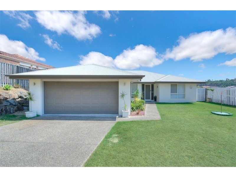 7 Buffalo Cres, Pacific Pines QLD 4211