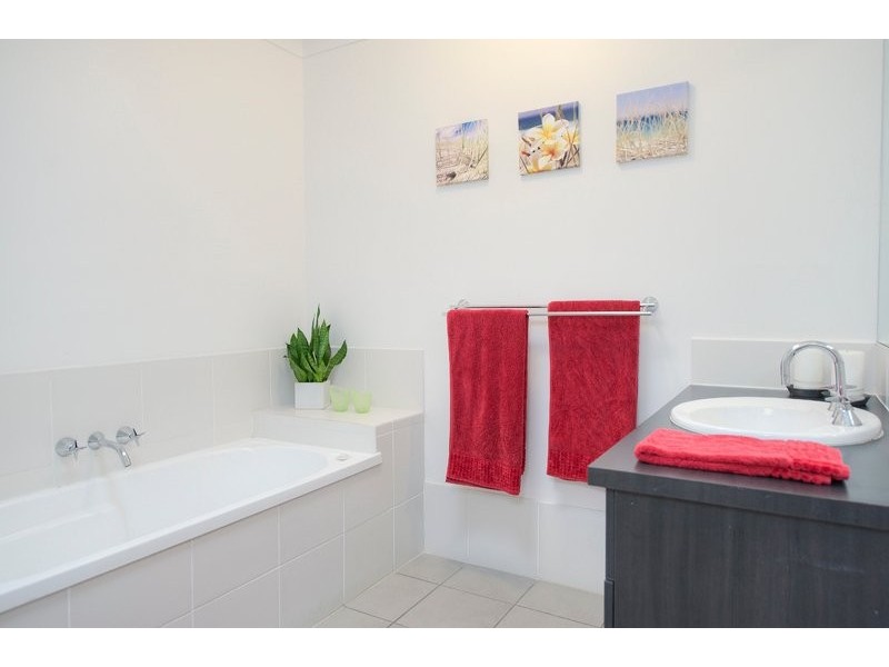 10 Cobb & Co Dr, Oxenford QLD 4210