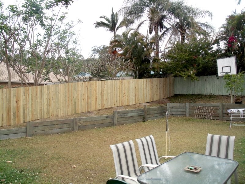 2 Woolmere Street, Carrara QLD 4211