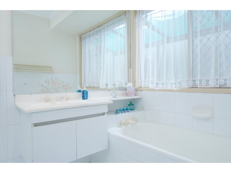 33 Explorers Way, Worongary QLD 4213