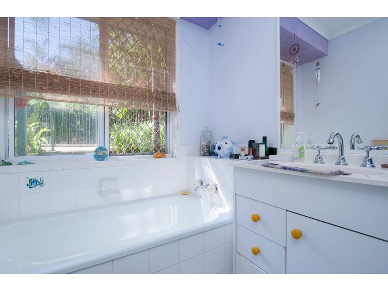 69 Renfrew Drive, Highland Park QLD 4211